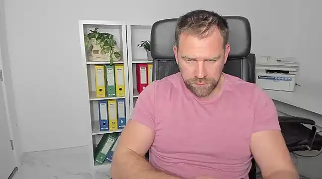 Snapshot of John-E-Dough chatting on January 9, 4:52 am John-E-Dough online show from January 9, 4:52 am