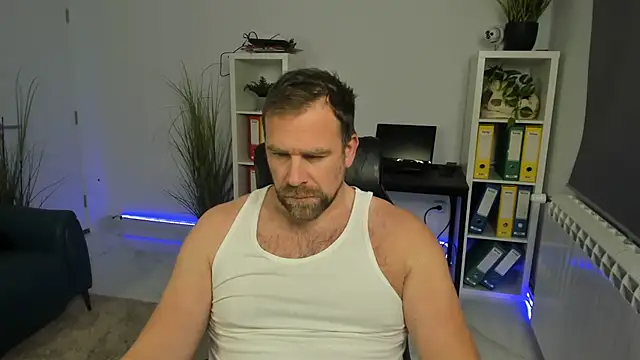 Snapshot of John-E-Dough chatting on November 27, 6:15 am John-E-Dough online show from November 27, 6:15 am