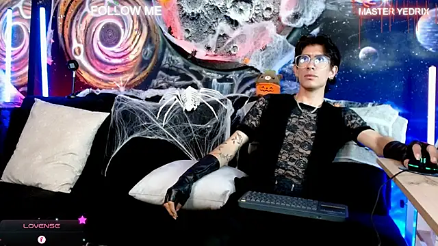 Snapshot of Yedrix chatting on October 24, 2:52 am Yedrix online show from October 24, 2:52 am