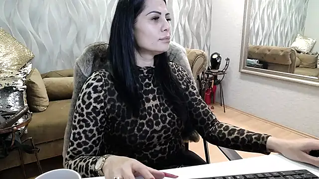 Snapshot of Sara_Poison chatting on October 28, 3:21 am Sara Poison online show from October 28, 3:21 am