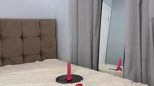 Snapshot of magnificent_angel chatting on February 13, 10:00 pm magnificent angel online show from February 13, 10:00 pm
