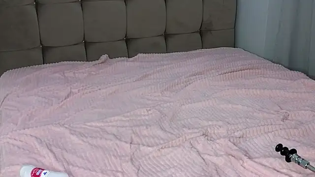 Snapshot of magnificent_angel chatting on February 19, 10:31 pm magnificent angel online show from February 19, 10:31 pm