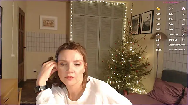 Charline TheFoxTail online show from January 3, 8:32 pm