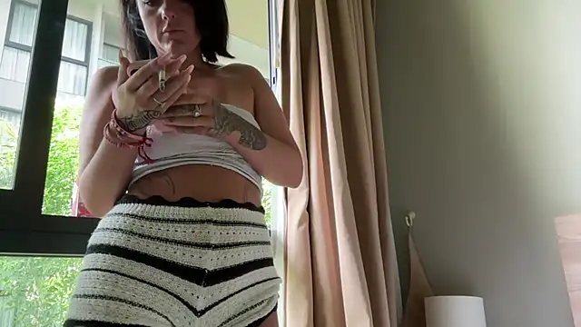 Snapshot of Leylah_Linda chatting on April 16, 7:31 am Leylah Linda online show from April 16, 7:31 am