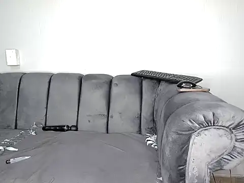 Pearl 00 online show from November 12, 5:35 pm