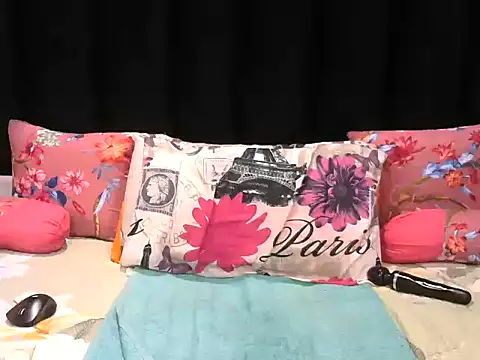 Snapshot of Pearl_00 chatting on June 5, 6:52 am Pearl 00 online show from June 5, 6:52 am