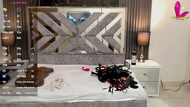 Snapshot of ValentinaThomas chatting on February 5, 8:25 pm ValentinaThomas online show from February 5, 8:25 pm