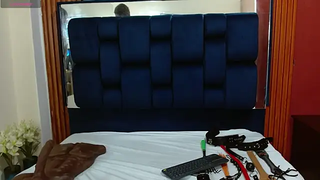 Snapshot of ValentinaThomas chatting on February 11, 7:27 pm ValentinaThomas online show from February 11, 7:27 pm