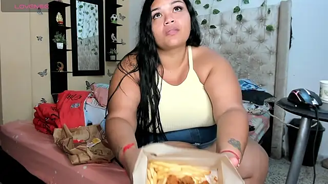 Snapshot of Marycurvysex1 chatting on January 20, 12:36 am Marycurvysex1 online show from January 20, 12:36 am