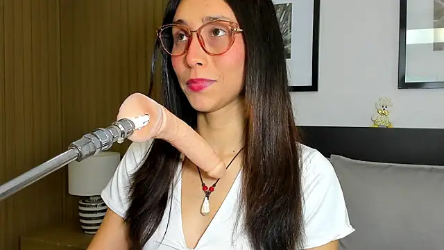 Snapshot of doll_bella_ chatting on May 12, 8:06 pm doll bella online show from May 12, 8:06 pm