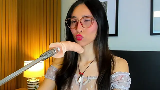 Snapshot of doll_bella_ chatting on July 5, 7:54 pm doll bella online show from July 5, 7:54 pm