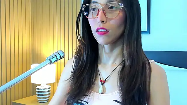 Snapshot of doll_bella_ chatting on July 7, 7:40 pm doll bella online show from July 7, 7:40 pm