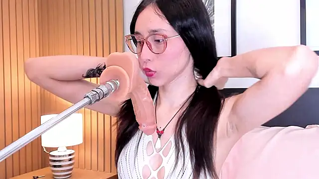 Snapshot of doll_bella_ chatting on July 8, 7:51 pm doll bella online show from July 8, 7:51 pm