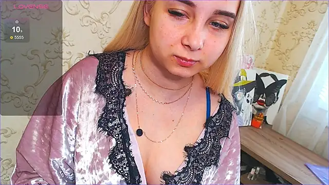 DolphinDreams online show from January 4, 10:05 am