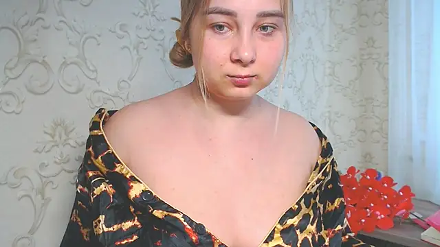 DolphinDreams online show from June 19, 9:02 am