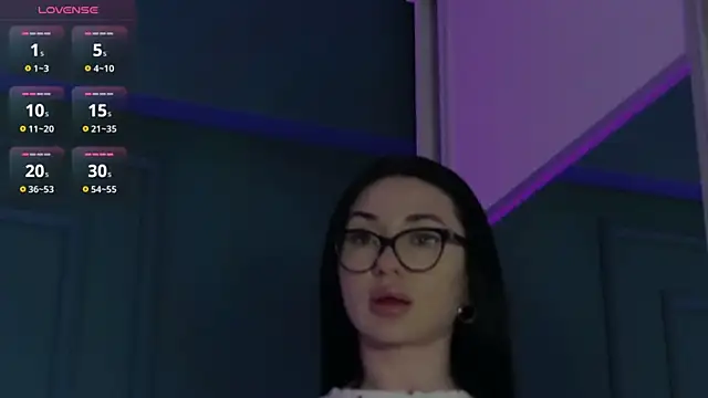 AllisonSky online show from April 27, 3:21 pm