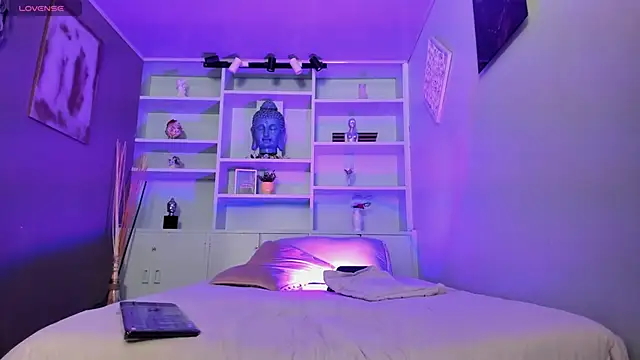 Lucy Williiams online show from March 19, 7:27 pm