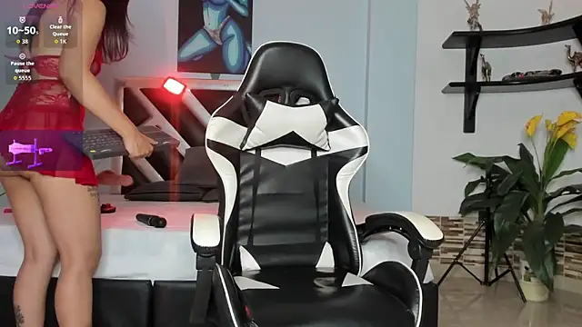 valeria hurtado online show from April 6, 11:11 am