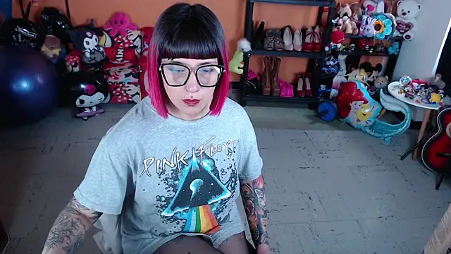 Snapshot of MissMiia2 chatting on October 24, 2:57 pm MissMiia2 online show from October 24, 2:57 pm