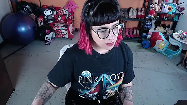 Snapshot of MissMiia2 chatting on October 29, 3:03 pm MissMiia2 online show from October 29, 3:03 pm