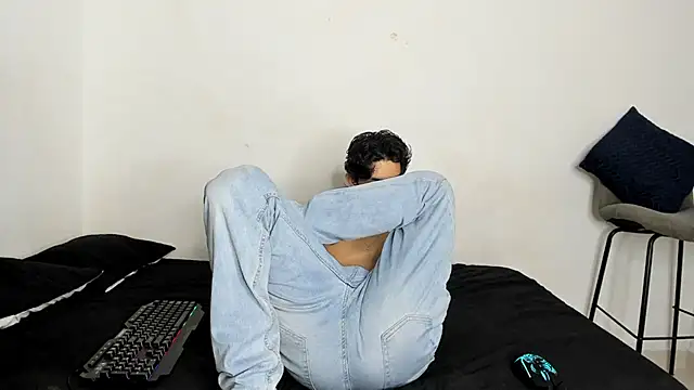 Snapshot of evanscollins chatting on December 19, 9:44 pm evanscollins online show from December 19, 9:44 pm