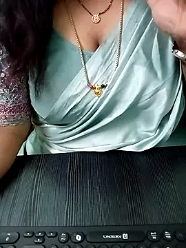 Snapshot of your-sameera chatting on May 4, 5:47 am your-sameera online show from May 4, 5:47 am