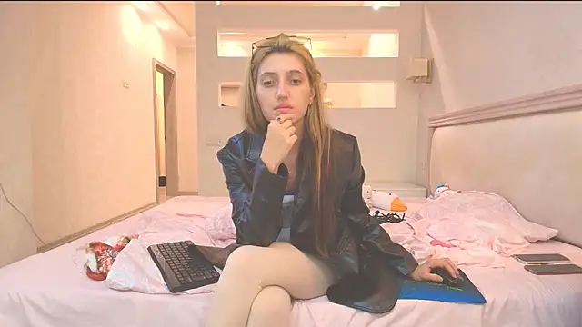 Snapshot of Iren chatting on October 8, 1:47 am Iren online show from October 8, 1:47 am