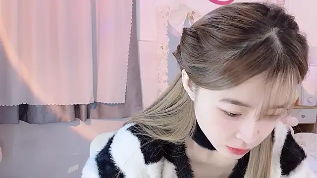 Snapshot of Carly_1 chatting on December 18, 12:29 pm Carly 1 online show from December 18, 12:29 pm