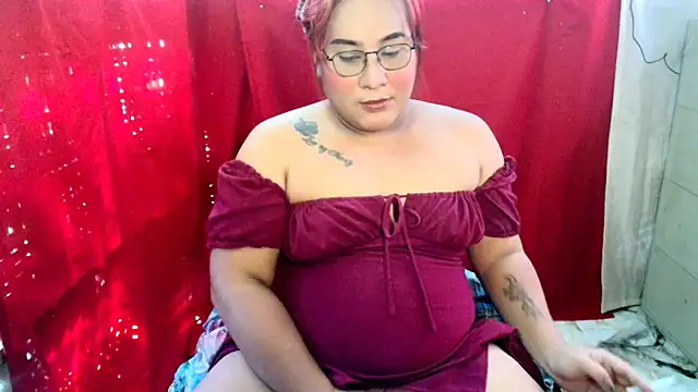 UrAmazingCassy online show from November 4, 5:17 am