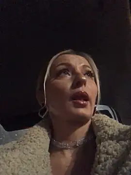 Snapshot of Diamond_Bunny_ chatting on December 21, 3:20 pm Diamond Bunny online show from December 21, 3:20 pm