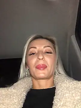 Snapshot of Diamond_Bunny_ chatting on December 23, 2:07 pm Diamond Bunny online show from December 23, 2:07 pm