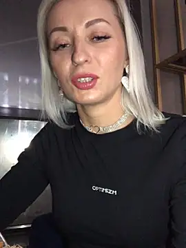 Snapshot of Diamond_Bunny_ chatting on December 23, 5:11 pm Diamond Bunny online show from December 23, 5:11 pm