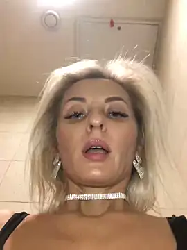 Snapshot of Diamond_Bunny_ chatting on December 28, 3:37 pm Diamond Bunny online show from December 28, 3:37 pm