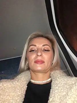 Snapshot of Diamond_Bunny_ chatting on January 3, 3:33 pm Diamond Bunny online show from January 3, 3:33 pm