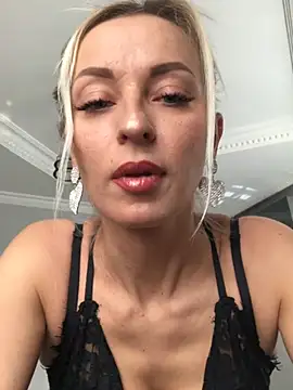 Snapshot of Diamond_Bunny_ chatting on February 4, 9:49 am Diamond Bunny online show from February 4, 9:49 am