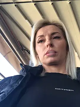 Snapshot of Diamond_Bunny_ chatting on February 7, 9:47 am Diamond Bunny online show from February 7, 9:47 am