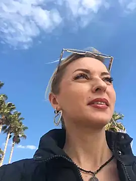 Snapshot of Diamond_Bunny_ chatting on February 12, 12:33 pm Diamond Bunny online show from February 12, 12:33 pm