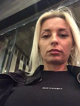 Snapshot of Diamond_Bunny_ chatting on February 16, 4:21 pm Diamond Bunny online show from February 16, 4:21 pm