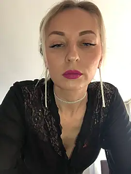 Snapshot of Diamond_Bunny_ chatting on February 21, 1:00 pm Diamond Bunny online show from February 21, 1:00 pm