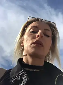 Snapshot of Diamond_Bunny_ chatting on March 8, 1:03 pm Diamond Bunny online show from March 8, 1:03 pm