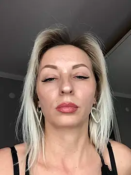 Snapshot of Diamond_Bunny_ chatting on March 18, 3:53 pm Diamond Bunny online show from March 18, 3:53 pm