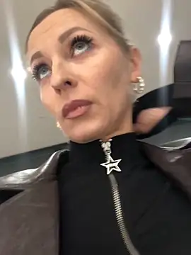 Snapshot of Diamond_Bunny_ chatting on October 23, 4:06 pm Diamond Bunny online show from October 23, 4:06 pm