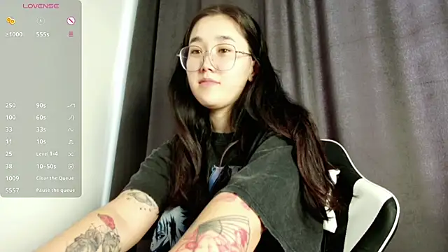 Snapshot of Jennatyan chatting on February 19, 11:06 am Jennatyan online show from February 19, 11:06 am