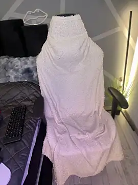 krysstal003 online show from January 12, 3:36 pm