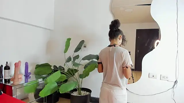 Milanxht online show from February 28, 9:01 pm