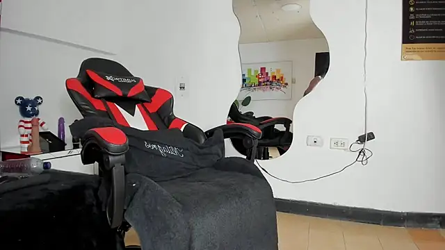 Milanxht online show from March 17, 11:54 pm