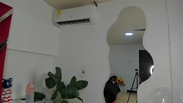 Milanxht online show from November 18, 8:46 pm