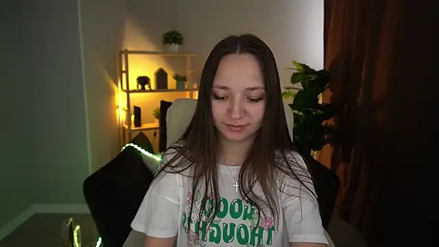 ElysLunar online show from December 19, 6:12 am