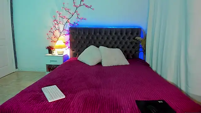 CurlyDreams online show from June 27, 7:30 pm