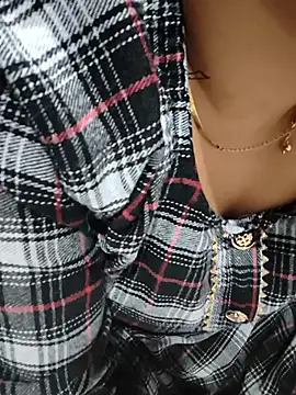 kaveerpooja947 online show from January 11, 5:07 pm